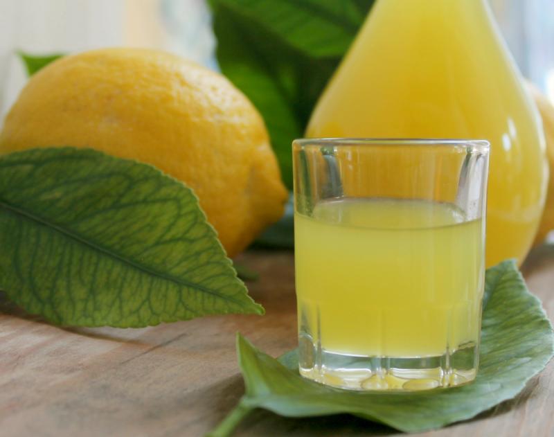Limoncello fatto in casa - ricetta originale